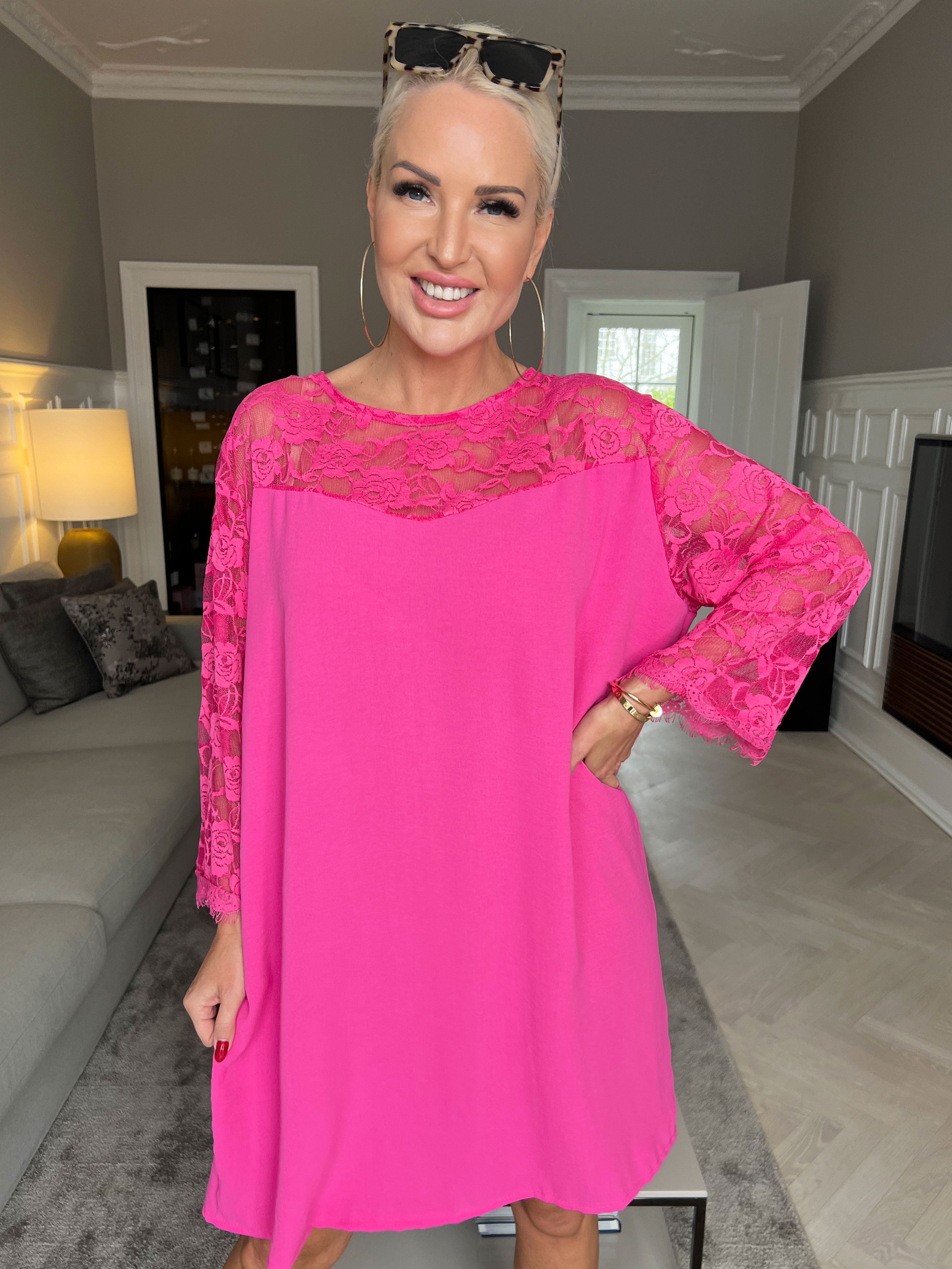 Nadine dress - Sød blonde kjole med sløjfe i ryggen